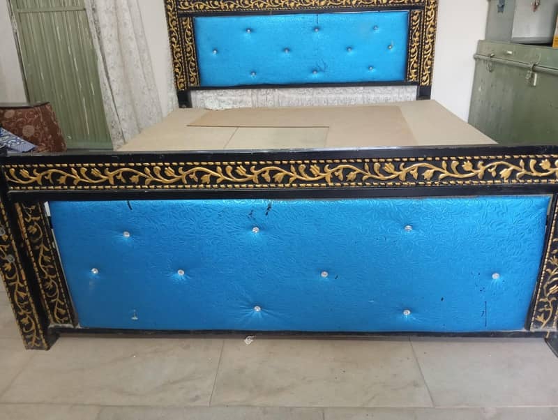 iron bed 0