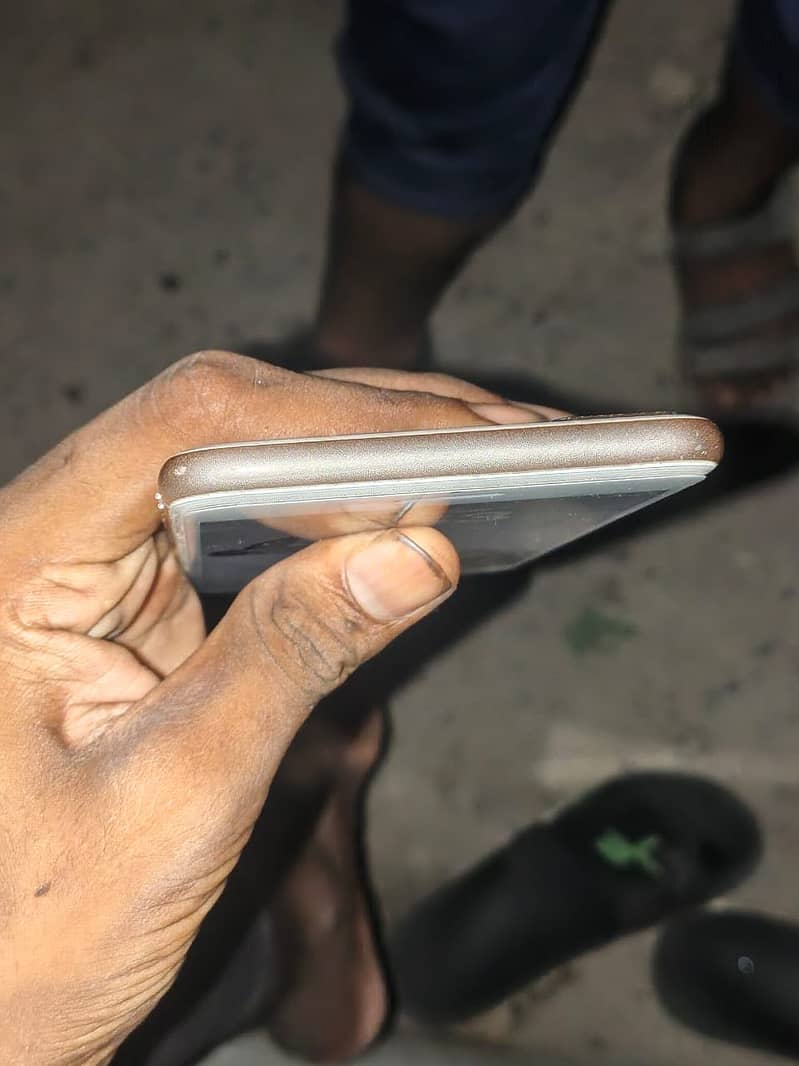 Apple iPhone 8 Plus 0