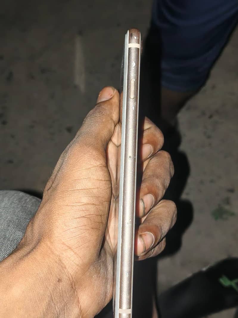 Apple iPhone 8 Plus 4