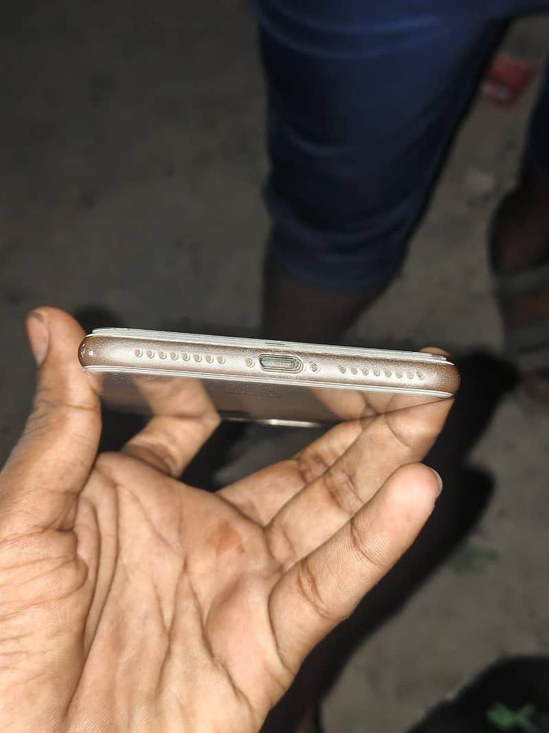 Apple iPhone 8 Plus 7