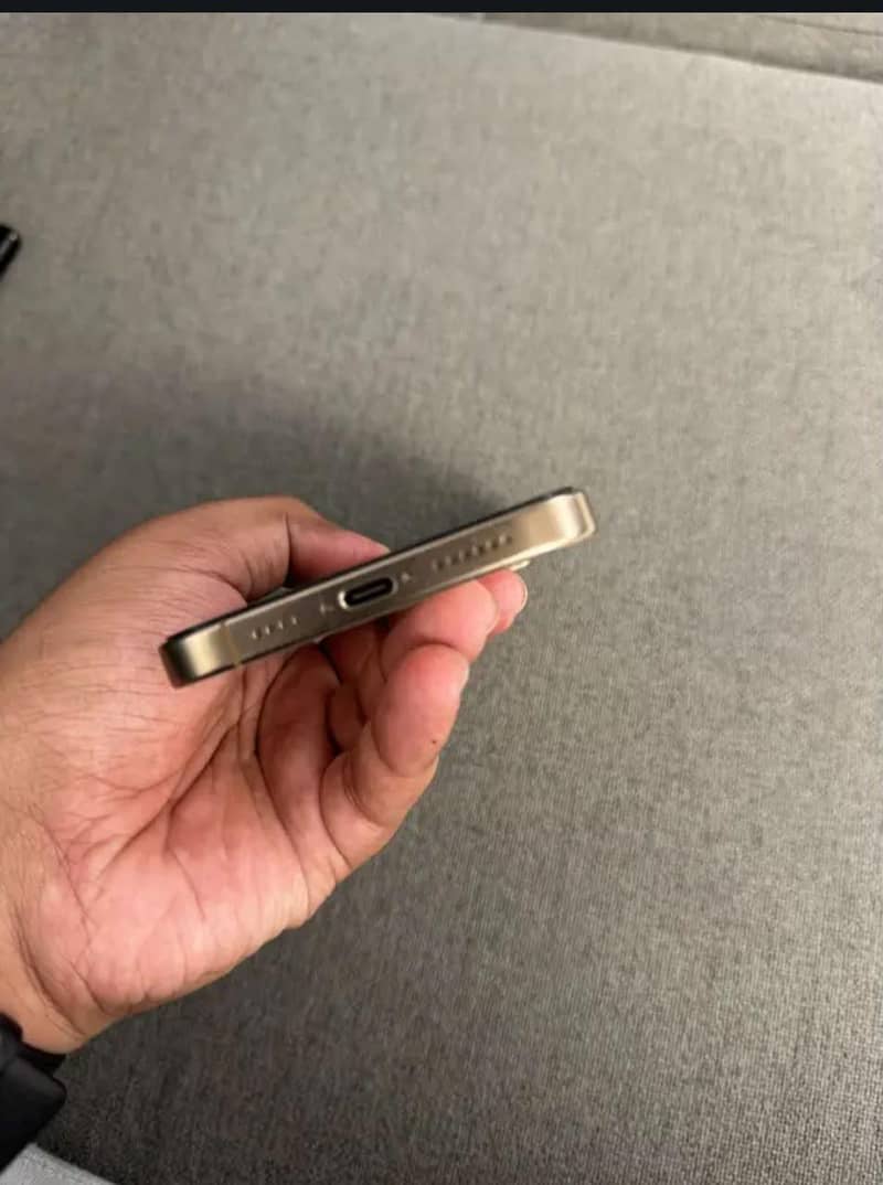iPhone 16 Pro Max 3