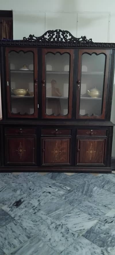 chinoti showcase and dressing table for sale in good condition