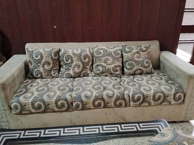 Complete Sofa set+table for sale