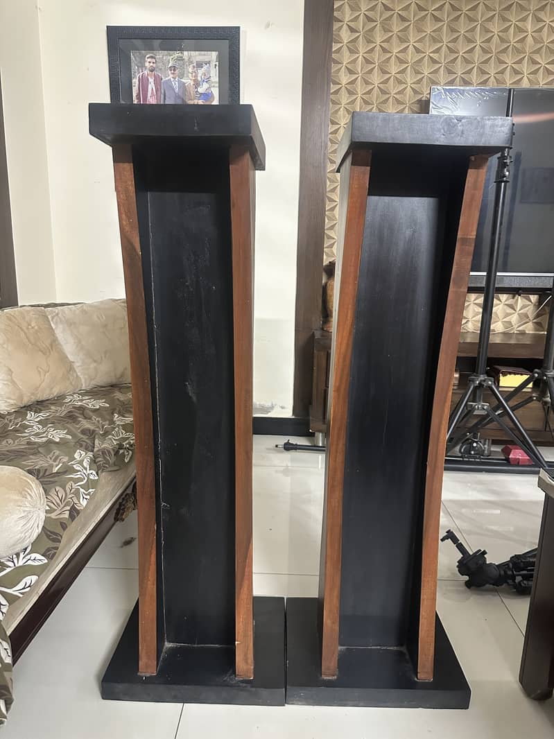 Speaker stands 0