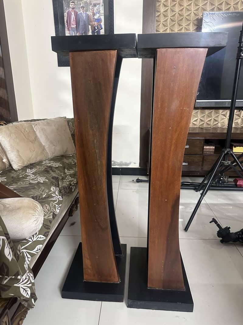 Speaker stands 1