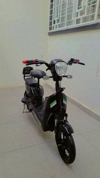 Electric Scooty Need & Clear Model 2025 Black Colour 2 Seater. . .