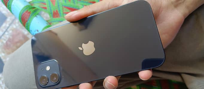 Apple iPhone 12