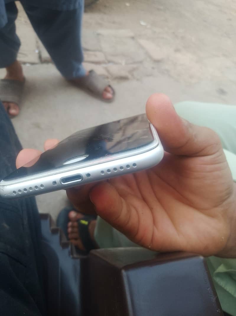 Apple iPhone 8 1
