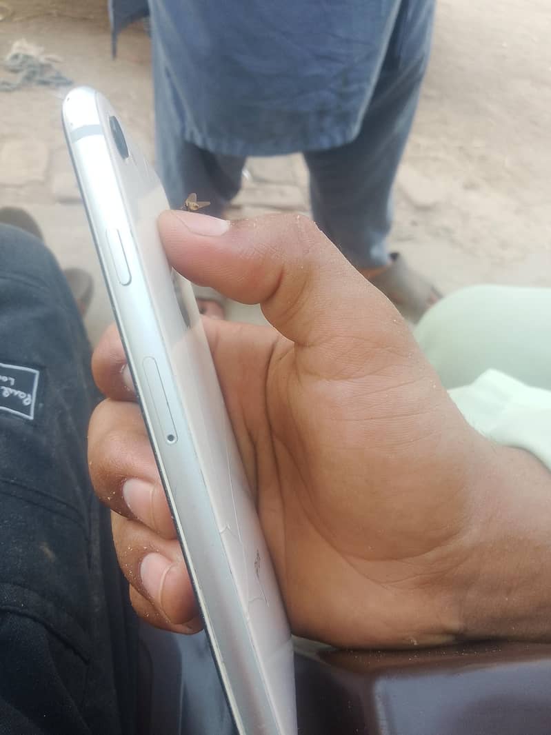 Apple iPhone 8 3