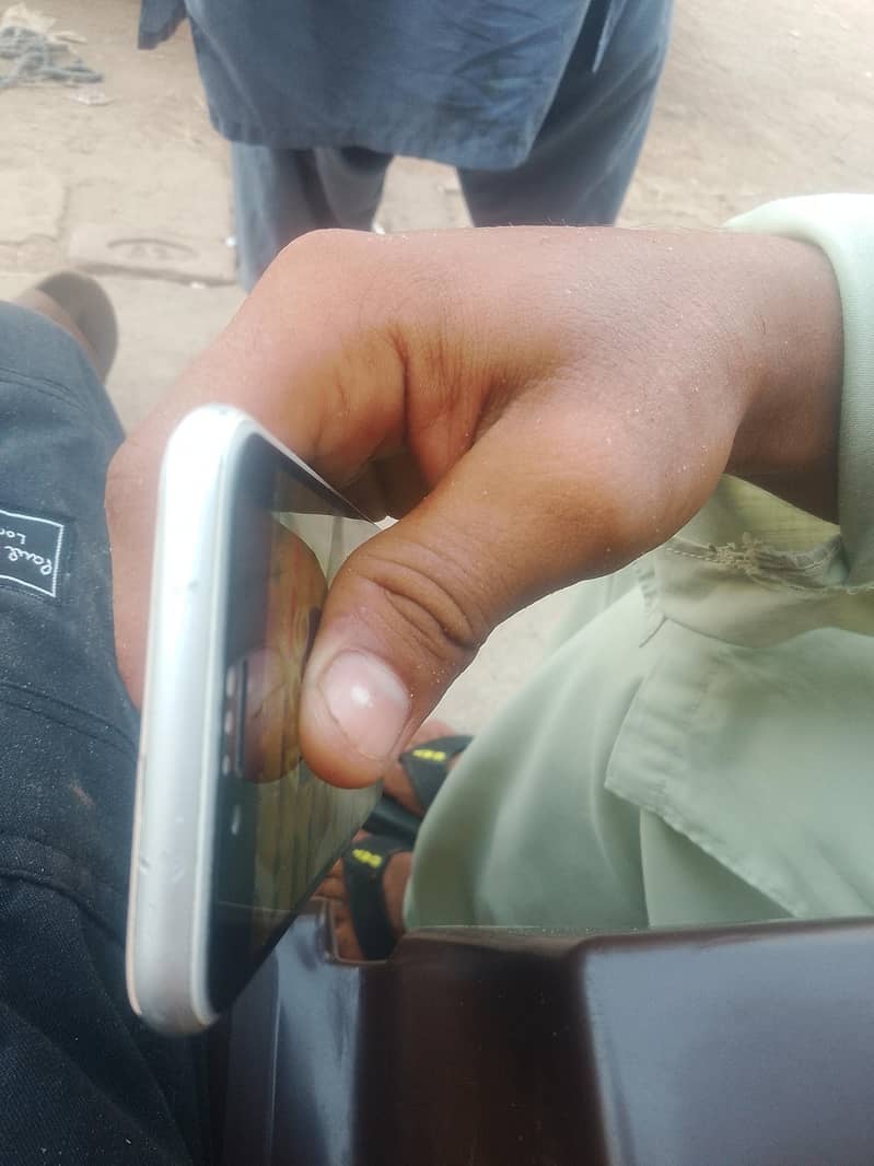 Apple iPhone 8 4