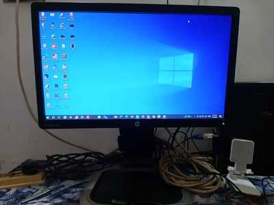 DELL PC FOR SALE WITH SCREEN AND ALL ACCESORIES URGENT