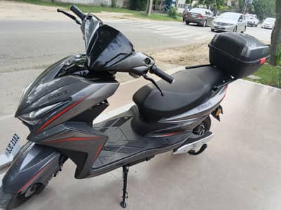 Evolve Ezy Scooty in excellent condition