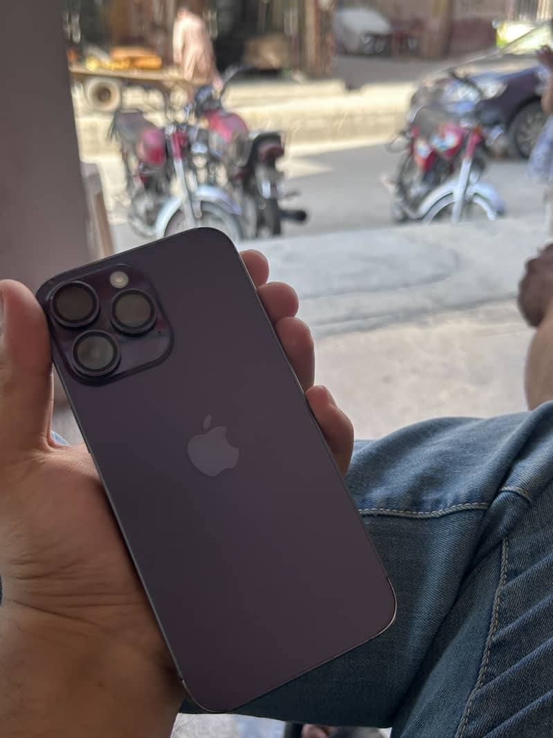 Apple iPhone 14 Pro Max 1