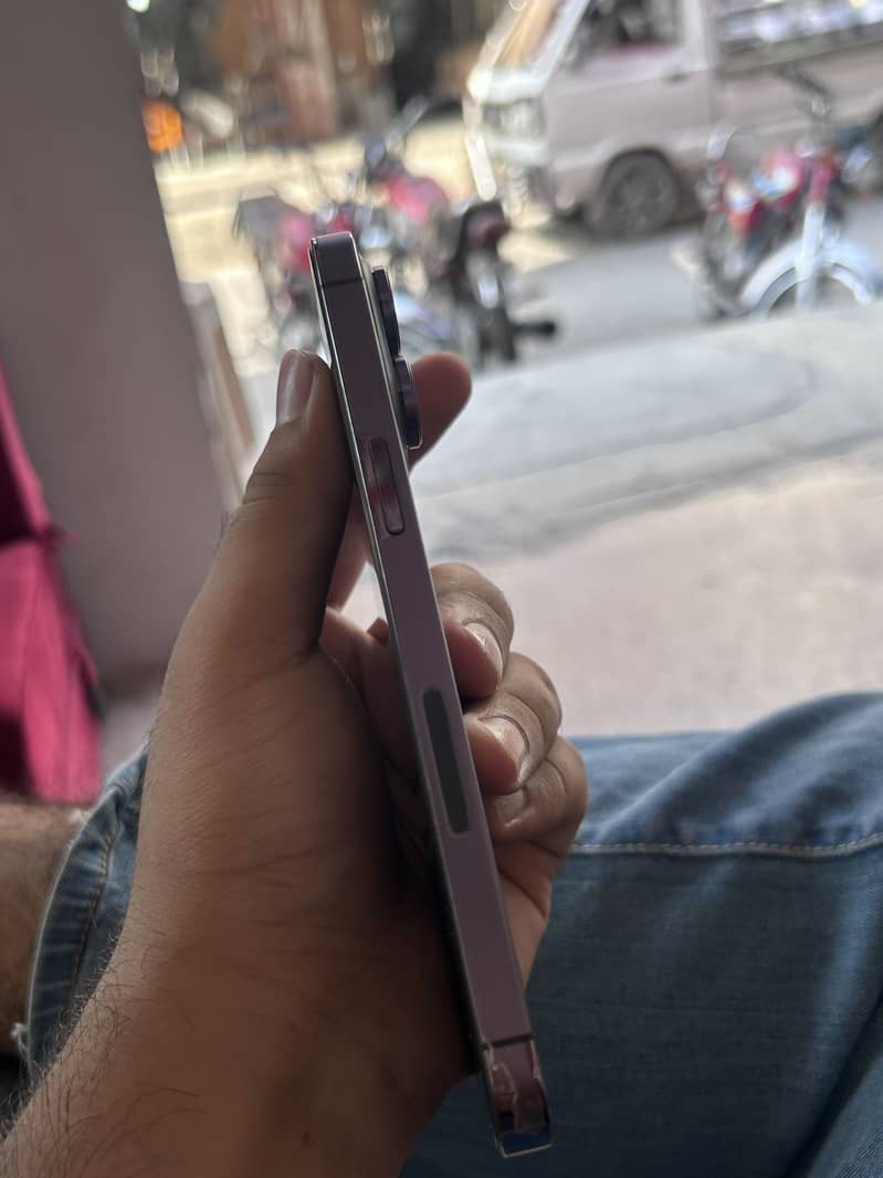 Apple iPhone 14 Pro Max 4