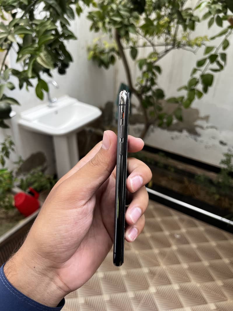 Apple iPhone X 10