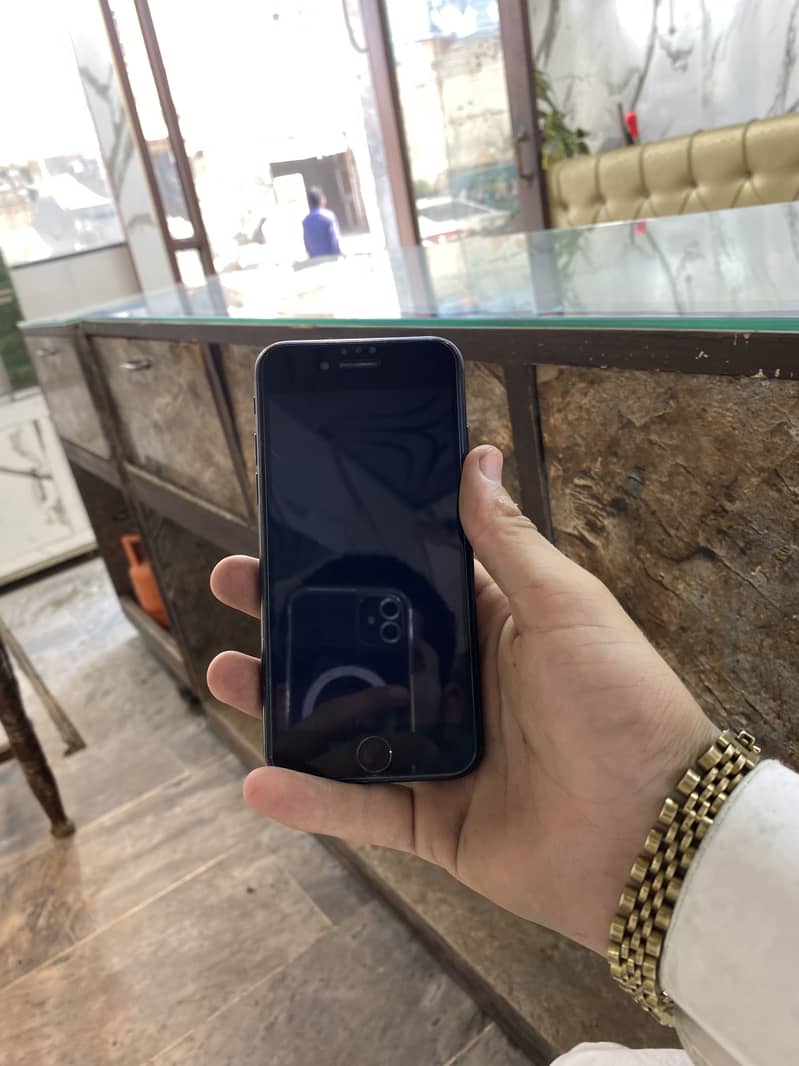 Apple iPhone 7 1