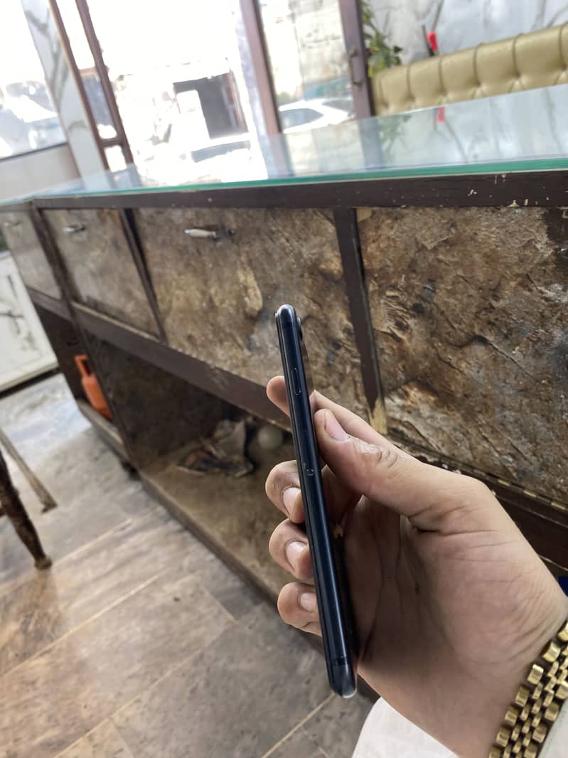 Apple iPhone 7 3