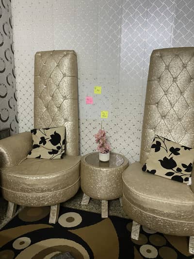 2 chairs with coffee table