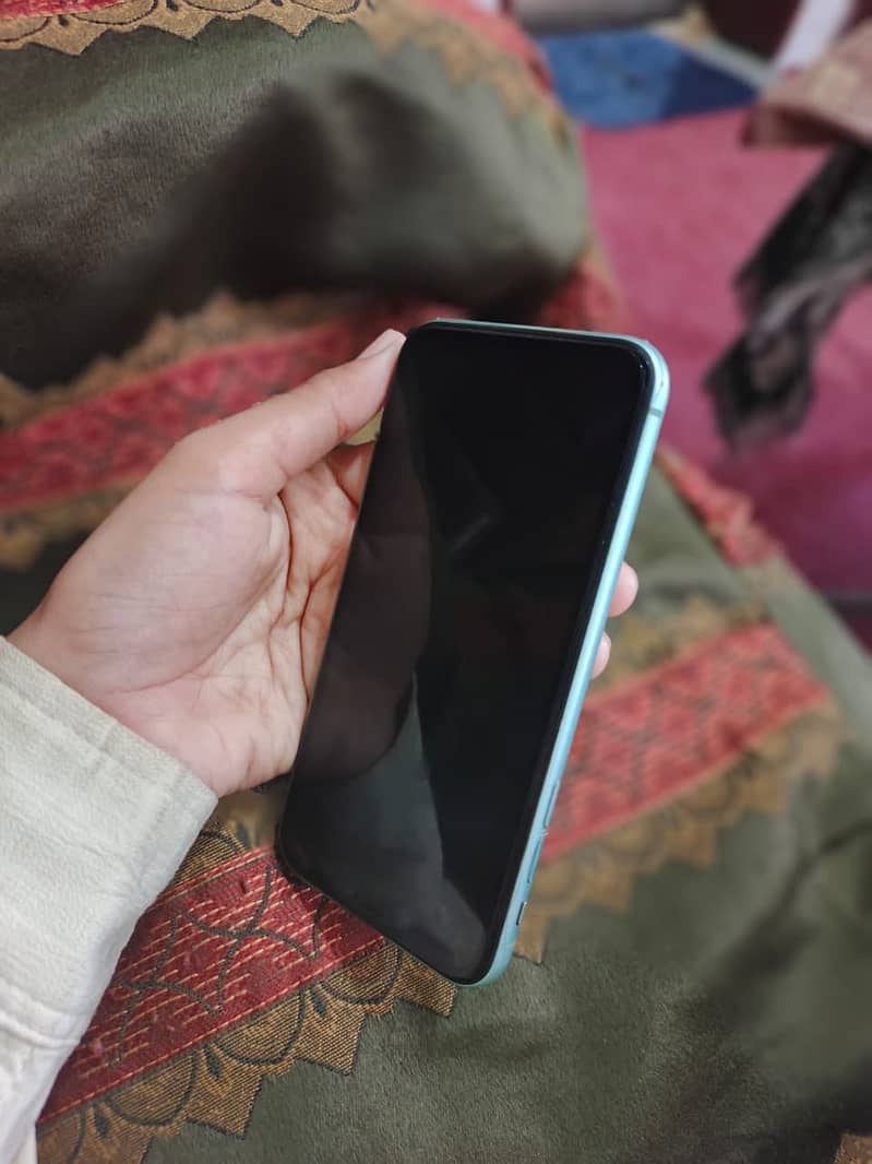 Apple iPhone 11 3