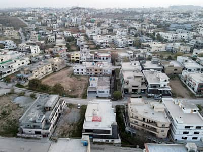 10M Level plot near Gate 7 sec J DHA 2 for sale
