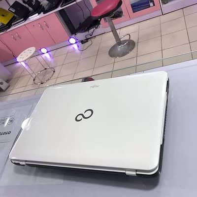 Fujitus i7 7th generation proceser HQ