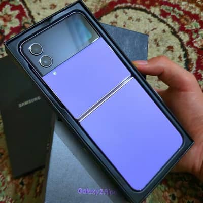 Samsung Galaxy Z Flip 4 5G 256GB Snapdragon 8 Gen 1 4K 120Hz