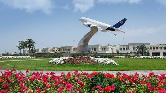 I SELL 5 MARLA COMMERCIAL PLOTS IN BAHRIA ORCHARD LAHORE. PHASE 2 OPEN FORM NO TAX NO TRANSFER FEE ON GROUND READY TO CONSTRUCTION POSSESSION AVAILABLE