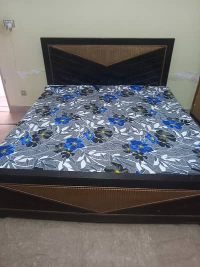 Bed & dressing in very good condition