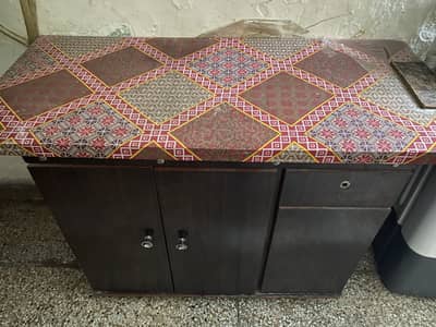 I have wooden iron stand only 1 wheel is damaged wood quality 100%