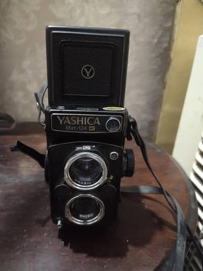 JAPAN IMPORT ANTIQUE Yashica Mat-124G Twin Lens Reflex
