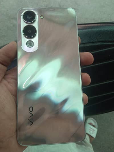 Vivo Y04 4/128 with box 9.5/10 or Infinix hot 50pro pls edge 8/256
