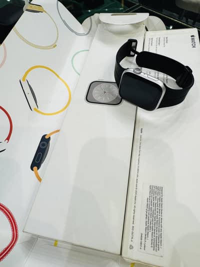 Apple Watch series 8 10/10 with box cable