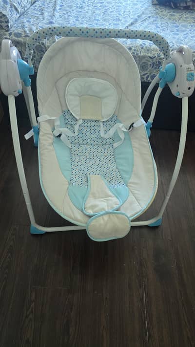 Electric baby swing