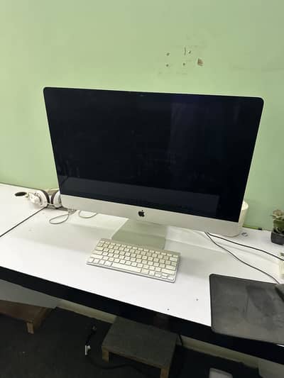 Apple iMac Retina 5K, 27 Inch 2017 3.5 GHs Intel Quad Core i5