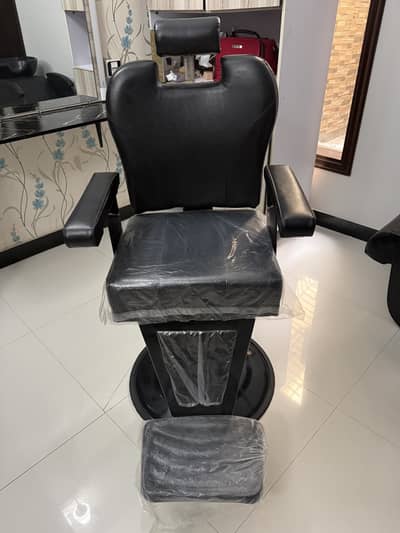 Professional Hydraulic Barber/Salon Chair – Black – Like New