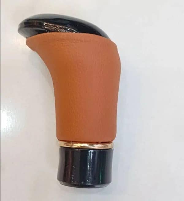 CAR UNIVERSAL GEAR KNOB THREAD STYLISH LOOK LEATHER N WOOD TOUCH FOR MANUAL CARS AVAILABLE IN 6 DIFFERENT AND ATTRACTIVE COLOURS
