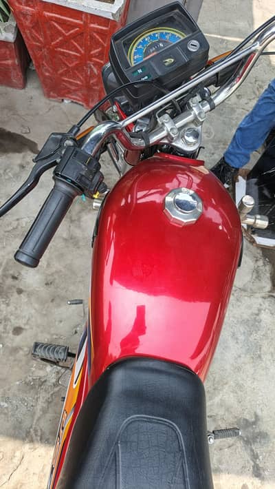 new bike ha use ni hva itna total janinun ha neat and clean ha bike