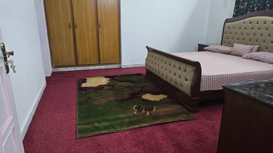 10 Marla Ground portion (Furnished)