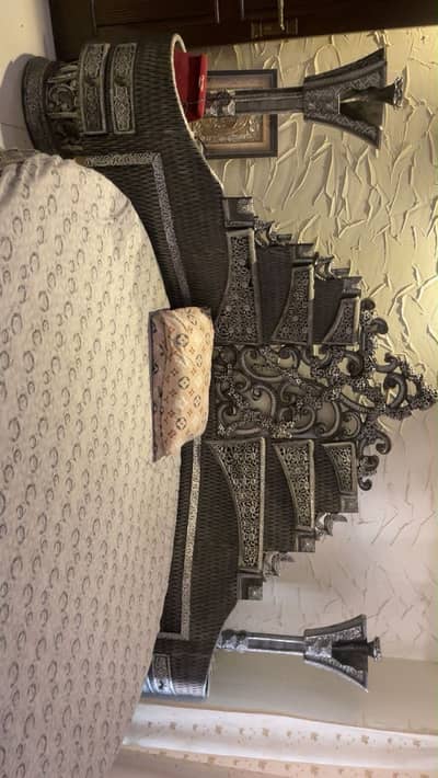 Round shape bed with mattress