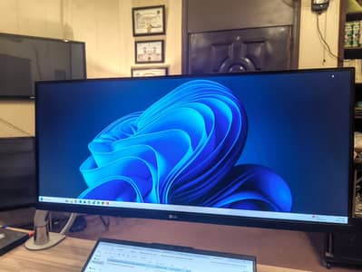 Lg 29 inch 75hz 2k Borderless Ultrawide Monitor with Monitor Arm
