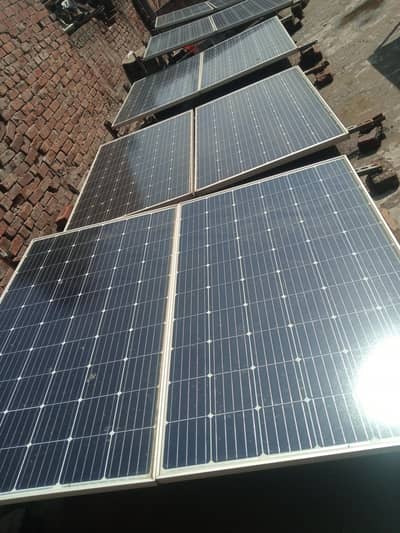 Hmre Pass 8 plates Sun Power ki hy 270 watt or 2 plates Longi ki 280 w