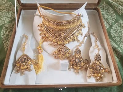 Silver set with gold finishing