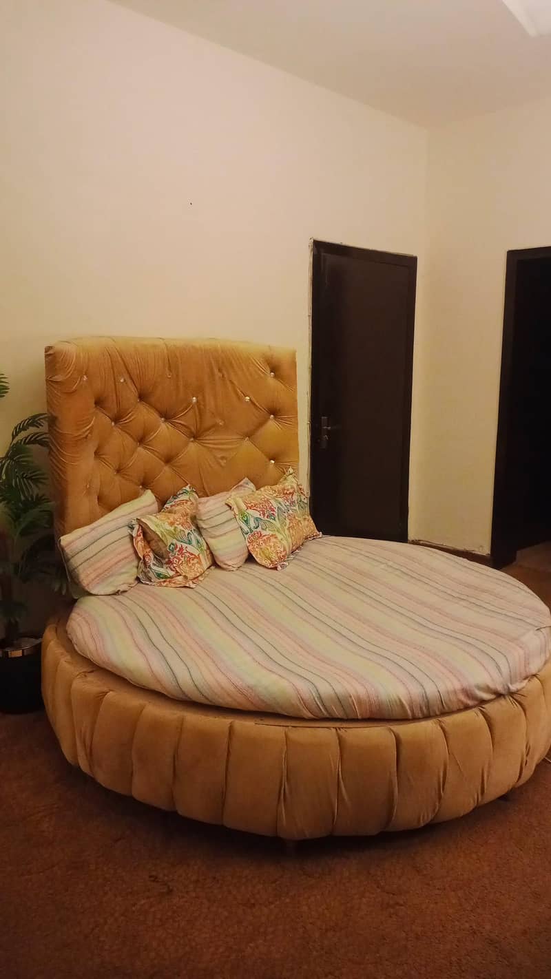 queen bed 1