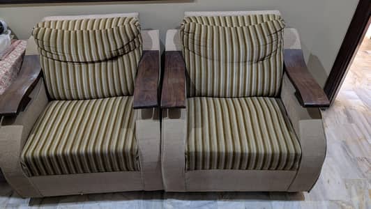 comfortable 7-seater sofa gently used excellent condition with table