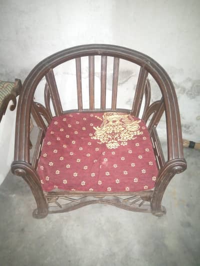 single chairs Kay do set hain or teen sitting ka ek set hai