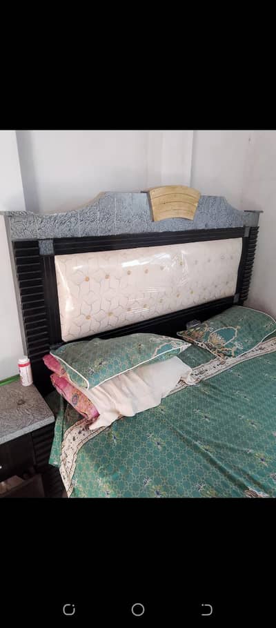bed set 2 side tables dressing only 2 month use new condition
