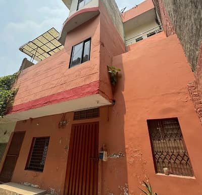 Prime Location House Spread Over 4 Marla In Tajpura Available