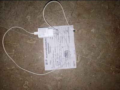 Samsung oringnal 25W charger with oringnal cable jo phone ka sath ati