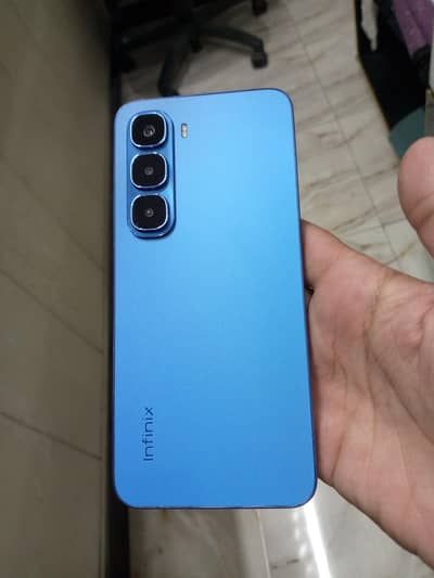 Infinix Hot60i (8+8256)with 7 month warranty.
