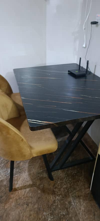 Table and Chairs brand new 30K